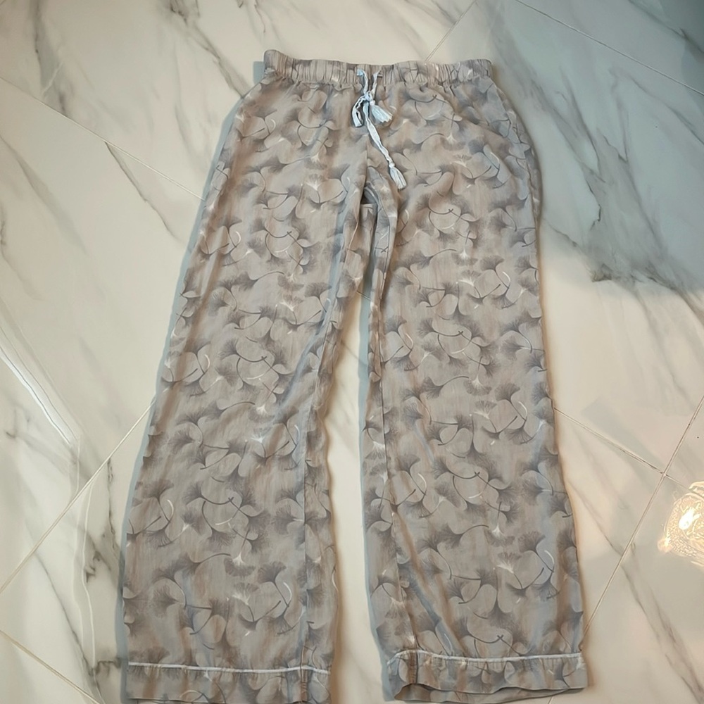 Pretty gray patented pajama/lounge pants